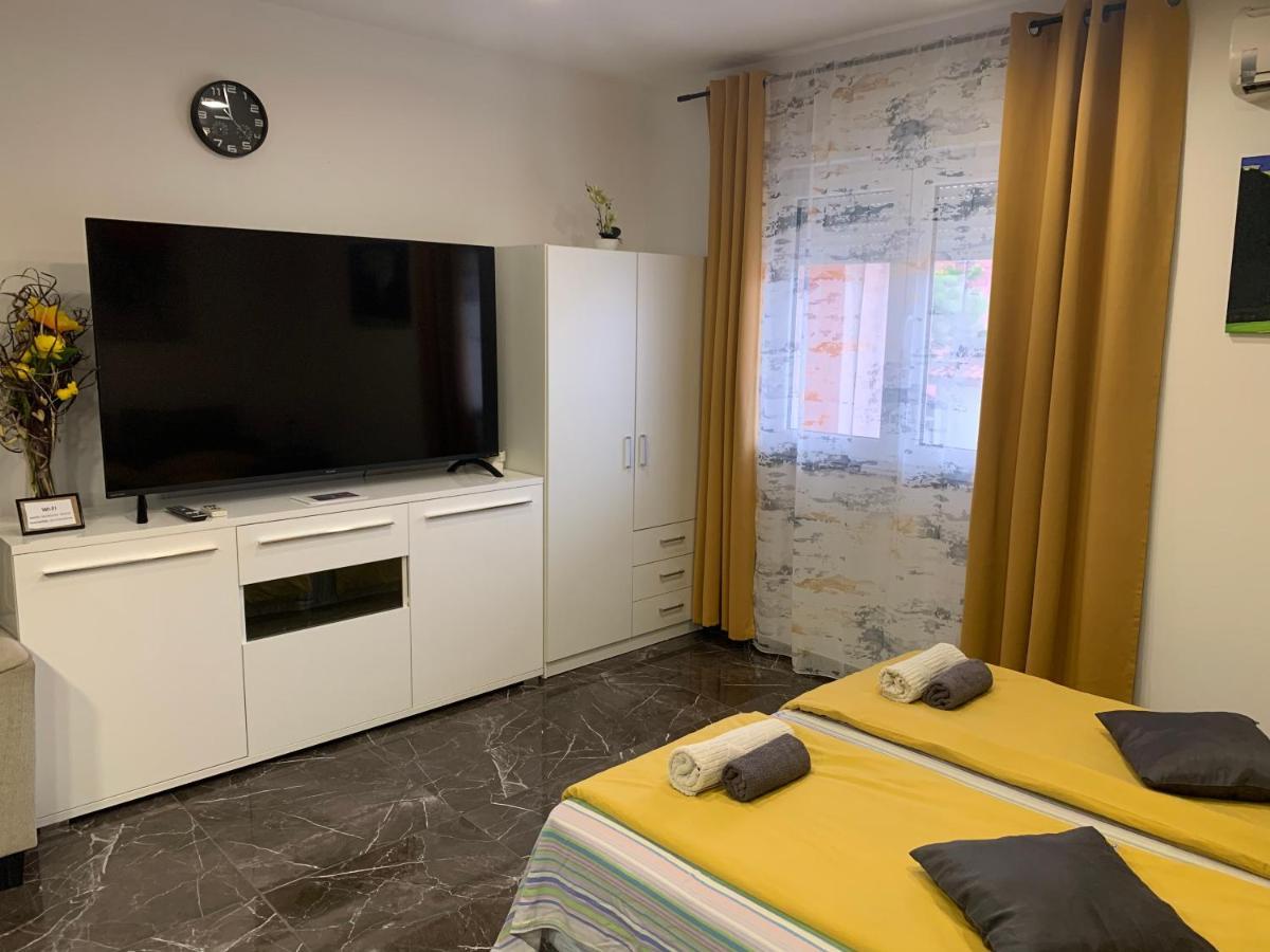 Studio Dama Blizina Amfiteatra I Bus Kolodvora ,Besplatan Privatni Parking,Self-Check- In Pula Ngoại thất bức ảnh